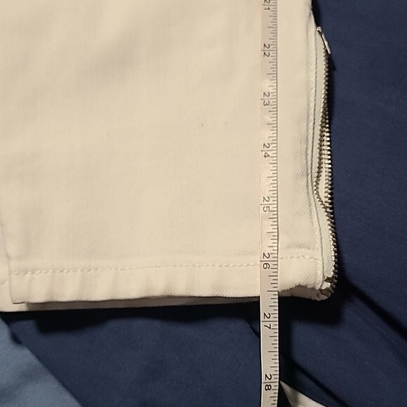 Chicos Women's Platinum Denim Ultimate fit white ankle zip jeans Size S mature - Picture 7 of 12